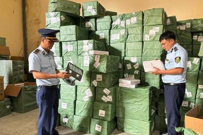 Tạm giữ hơn 1.000 giá đỡ kim loại không có hóa đơn, chứng từ hợp pháp