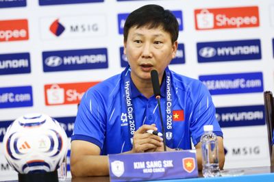 HLV Kim: Trận đấu với tuyển Singapore sẽ rất khốc liệt