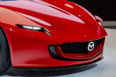 'Huyền thoại' Mazda MX-5 sẽ có bản chạy điện