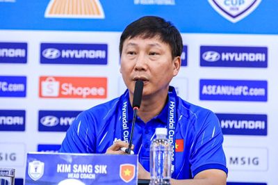 HLV Kim Sang-sik nói gì trước trận đấu với Singapore?