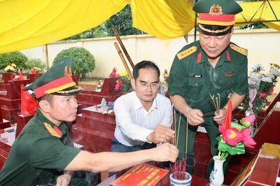 Lấy mẫu ADN hài cốt liệt sĩ tại phường Lê Ích Mộc (Hải Phòng) trong chiến dịch 500 ngày đêm