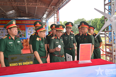 Chấm thi 'Doanh trại chính quy, xanh, sạch, đẹp' Trung đoàn bộ binh đủ quân toàn quân năm 2026 tại Trung đoàn 43