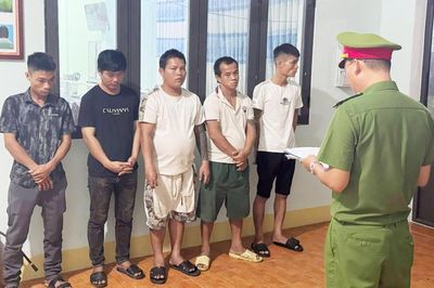 Bắt khẩn cấp nhóm đối tượng sử dụng trái phép chất ma túy