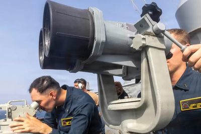 Mỹ không kích Iran, áp lệnh trừng phạt mới với IRGC