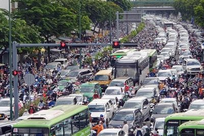 [SPOTLIGHT] TP.HCM sẽ đổi toàn bộ xe công vụ, xe cá nhân của cán bộ sang xe điện
