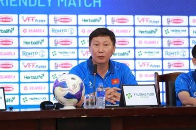 HLV Kim Sang-sik hé lộ chiến thuật trận gặp Singapore