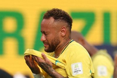 Khép lại hành trình 16 năm, tiền đạo Neymar chia tay tuyển Brazil