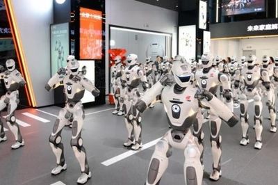 Trung Quốc phản pháo quyết định của Mỹ cấm robot hình người, dọa 'kiên quyết đáp trả'
