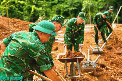 Mái trường dựng xây từ màu xanh áo lính