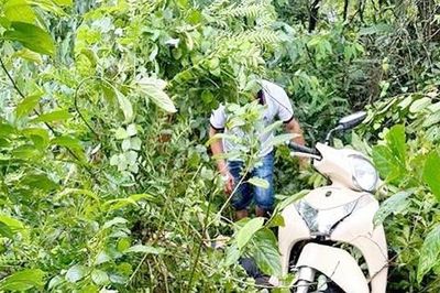 Phát hiện xe máy dưới vách đá ở Hà Tĩnh, mẹ tử vong, con bị thương nặng