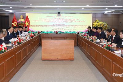 Chánh án Lào thăm và làm việc với Tòa án Hà Nội