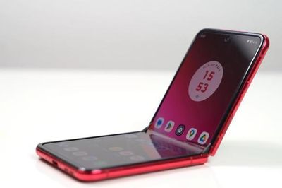 5 điều không nên làm với smartphone màn hình gập