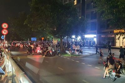 Hàng xóm kể phút phát hiện nam thanh niên tử vong trong căn hộ chung cư ở Hà Nội