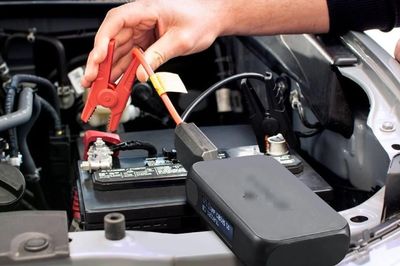 Những dụng cụ mọi tài xế cần có phòng khi hết ắc quy