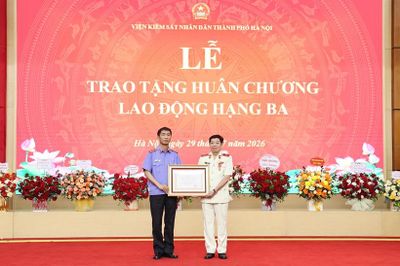 Phó Viện trưởng VKSND TP Hà Nội Nguyễn Văn Dũng vinh dự nhận Huân chương Lao động hạng Ba