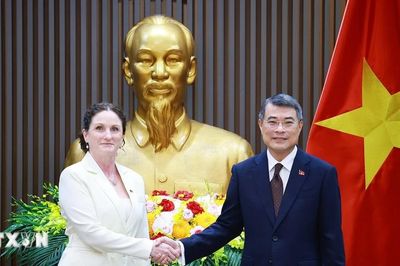 Thủ tướng Lê Minh Hưng tiếp Đại sứ New Zealand Caroline Beresford
