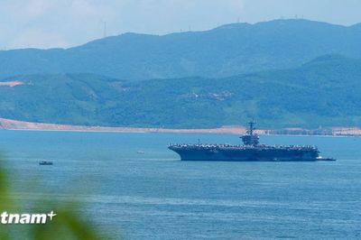 Tàu sân bay Hoa Kỳ USS George Washington thăm thành phố Đà Nẵng