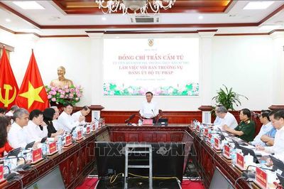 Thường trực Ban Bí thư Trần Cẩm Tú làm việc với Ban Thường vụ Đảng ủy Bộ Tư pháp