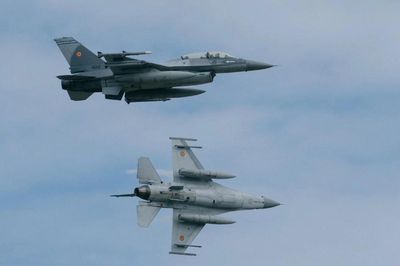Tiêm kích F-16 gặp sự cố, phi công may mắn thoát hiểm