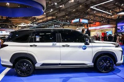 Toyota Veloz Hybrid 2026 ra mắt, giá hơn 440 triệu đồng