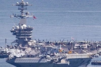 Tàu sân bay USS George Washington trên vịnh Đà Nẵng