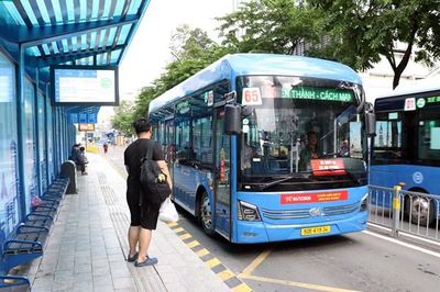 Xe buýt và metro cùng tăng khách khi miễn phí vé xe buýt