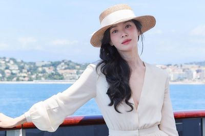Song Hye Kyo cười tươi rói khi gặp người đặc biệt
