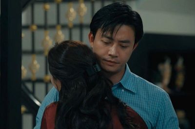 Dưới Ô Cửa Sáng Đèn khép lại, cái kết gây tranh cãi dữ dội