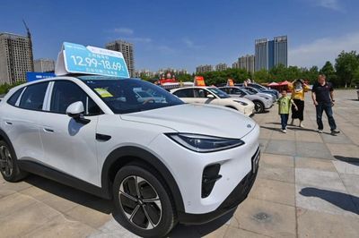 Nghịch lý chuỗi giá trị xe điện Trung Quốc: Thượng nguồn 'hốt bạc', hạ nguồn gánh lỗ