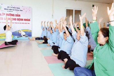 Bệnh viện Đa khoa Bắc Ninh số 2: Ấm áp lớp yoga chữa lành