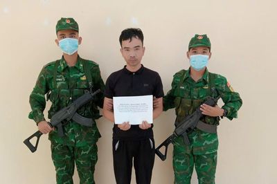 Đồn Biên phòng Cửa khẩu quốc tế Nam Giang khởi tố vụ án tàng trữ trái phép chất ma túy