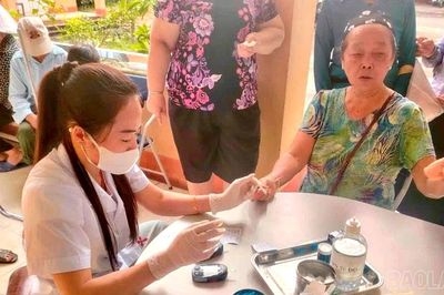 Gần 200 người dân Nghĩa Lộ được khám sàng lọc đái tháo đường