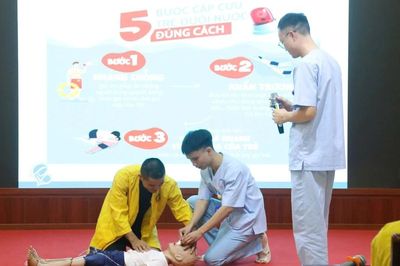 Bệnh viện Sản - Nhi tỉnh Lào Cai truyền thông hướng dẫn cấp cứu trẻ đuối nước