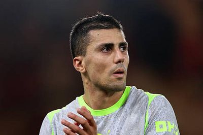 Real Madrid tiến gần chữ ký Rodri, Juventus đạt thỏa thuận Kolo Muani 50 triệu euro