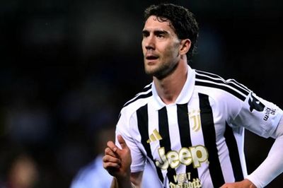 Mức lương 130.000 bảng mỗi tuần ngáng đường Dusan Vlahovic đến Man United