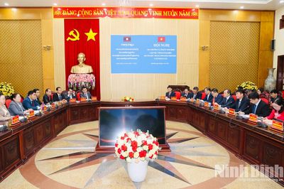 Ban Thường vụ Tỉnh ủy Ninh Bình làm việc với Đoàn đại biểu Ban Tổ chức Trung ương Đảng Nhân dân Cách mạng Lào