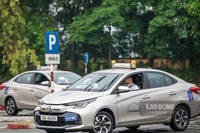 Bộ Công an phản hồi góp ý về quy định bật đèn tín hiệu chuyển hướng