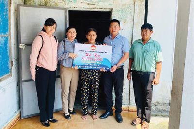 Chăm lo đời sống mọi mặt cho người có công và hộ nghèo