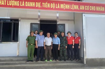 Lai Châu: Bàn giao 7 ngôi nhà cho hộ dân vùng lũ Mường Than