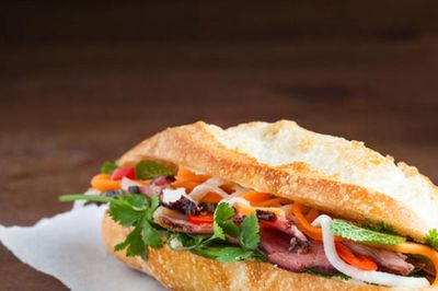 Bộ Y tế yêu cầu điều tra, xử lý vụ 84 người nghi ngộ độc sau khi ăn bánh mì tại Lâm Đồng