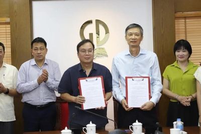 Nhà xuất bản Giáo dục Việt Nam và Hiệp hội Sách giáo dục và Học liệu điện tử Việt Nam ký thỏa thuận hợp tác