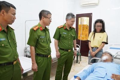 Thăm hỏi, động viên cán bộ bị thương khi truy bắt tội phạm về ma túy
