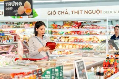 Chuyển đổi kép trong ngành hàng tiêu dùng nhanh