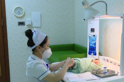 Bộ Y tế khuyến khích sinh đủ 2 con trước 35 tuổi