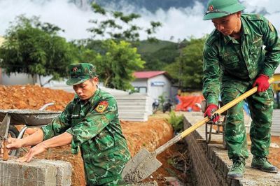 Góp sức dựng trường - vun đắp tương lai nơi biên giới