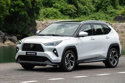 Toyota Yaris Cross hay Honda HR-V: SUV gầm cao hay nhiều tiện nghi sẽ đáng tiền hơn?