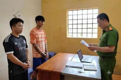 Bắt 2 đối tượng nghiện ma túy cướp giật điện thoại của cháu bé
