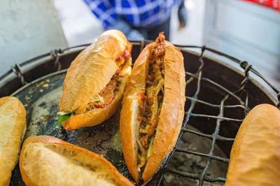 Khẩn trương điều tra, xử lý vụ 84 người nghi ngộ độc bánh mì tại Lâm Đồng