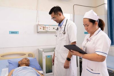 Cụ ông 98 tuổi ở Đà Nẵng bị ong vò vẽ đốt gần 80 nốt