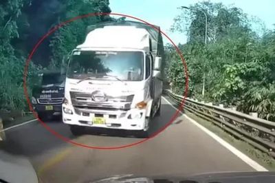 Luật sư: Cấm mượn làn ngược chiều vượt xe để tránh tai nạn thảm khốc